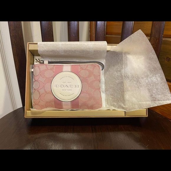 NWT COACH C7444 Boxed Dempsey Corner Zip Jacquard With Coach Patch Stripe - Picture 3 of 14